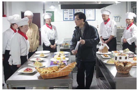 青蓝携手传薪火 师徒结对共成长