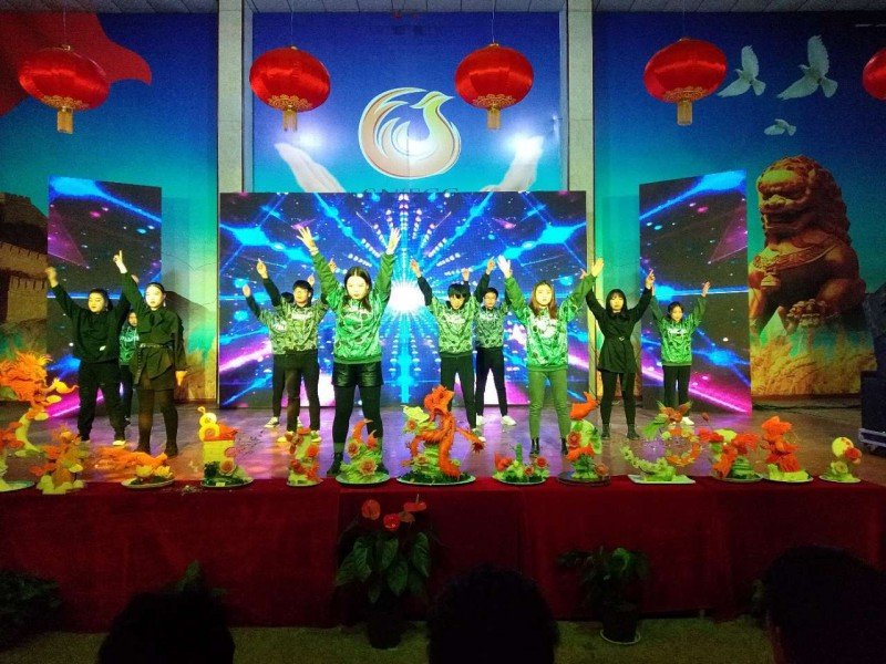视频介绍 迎春晚会 var qrco