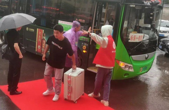 团委向你发出“学雷锋志愿服务月”活动