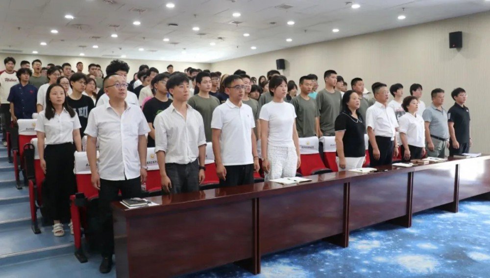 为展示开云中国官网首页奖学金获奖开云