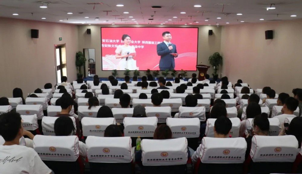 弘扬时代精神